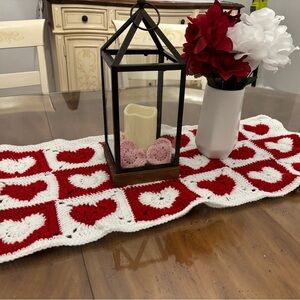 Crochet Valentine’s Day Runner